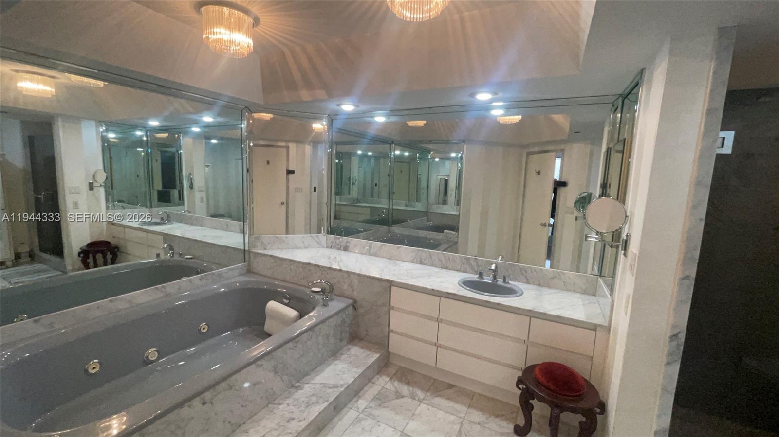 4000 ISL BLVD WILLIAMS IS - Residential