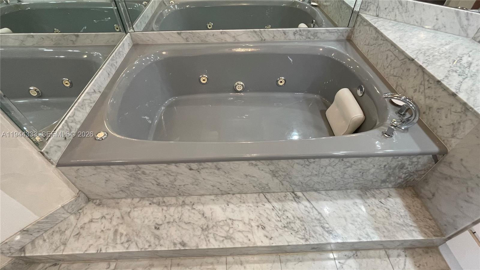 4000 ISL BLVD WILLIAMS IS - Residential