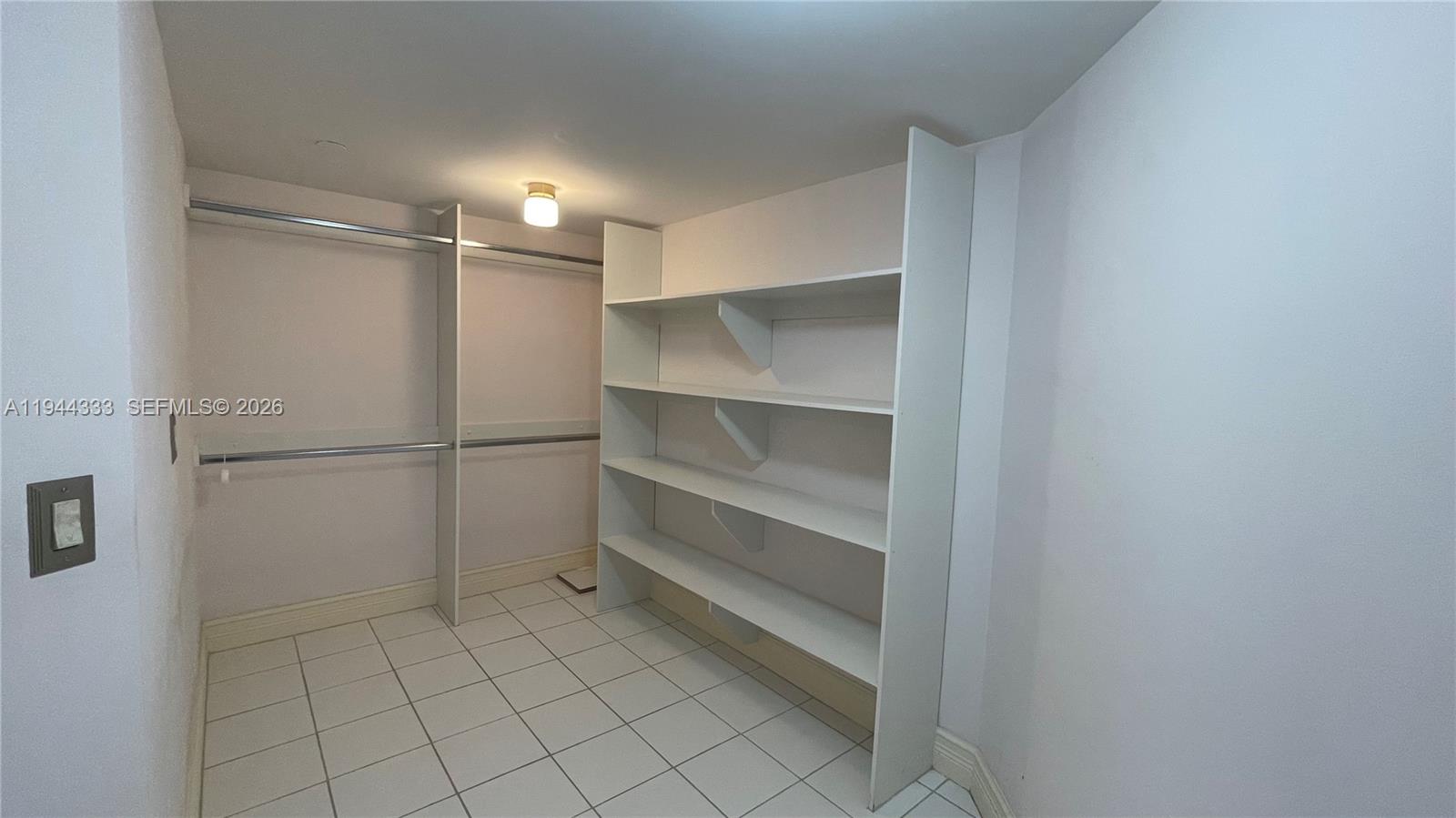 4000 ISL BLVD WILLIAMS IS - Residential