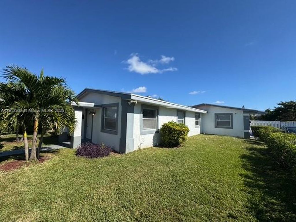 Photo of 1651 NE 3rd Ave, Delray Beach, FL 33444 (MLS # A11918708)