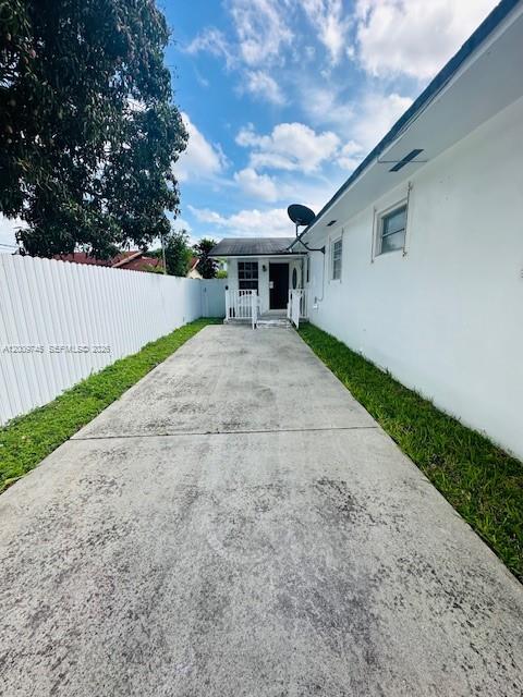 3418 SW 23rd Ter 3418