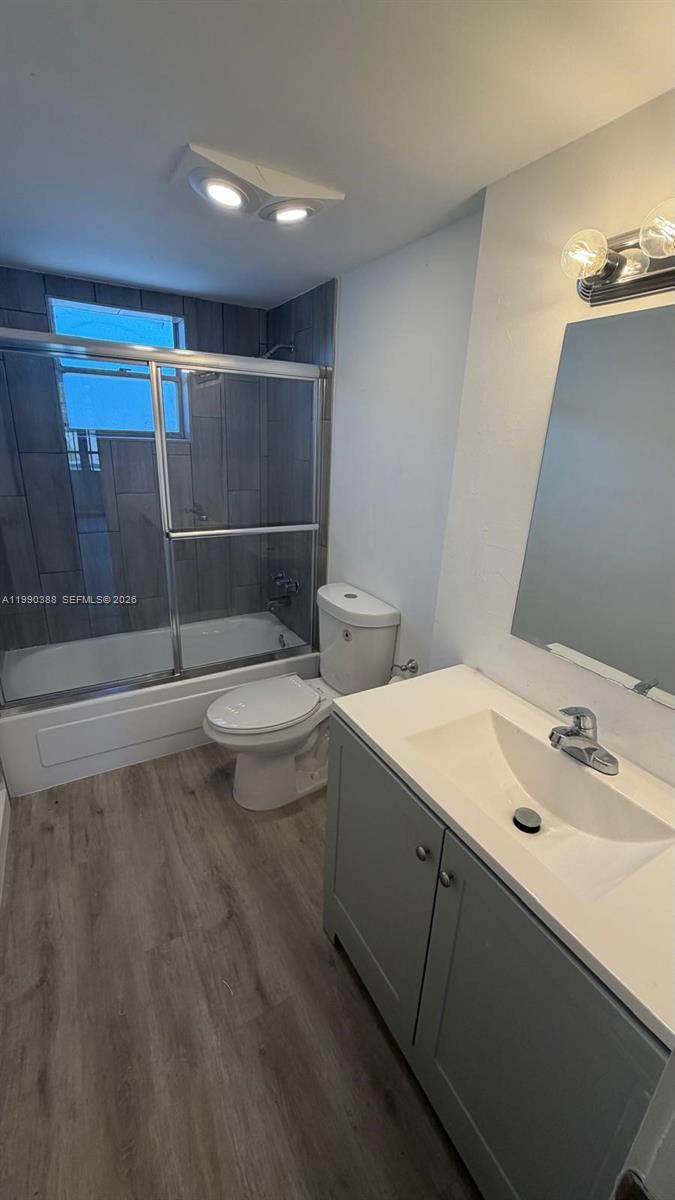 BISC LAKE GARDENS #2 BLDG - Residential Lease