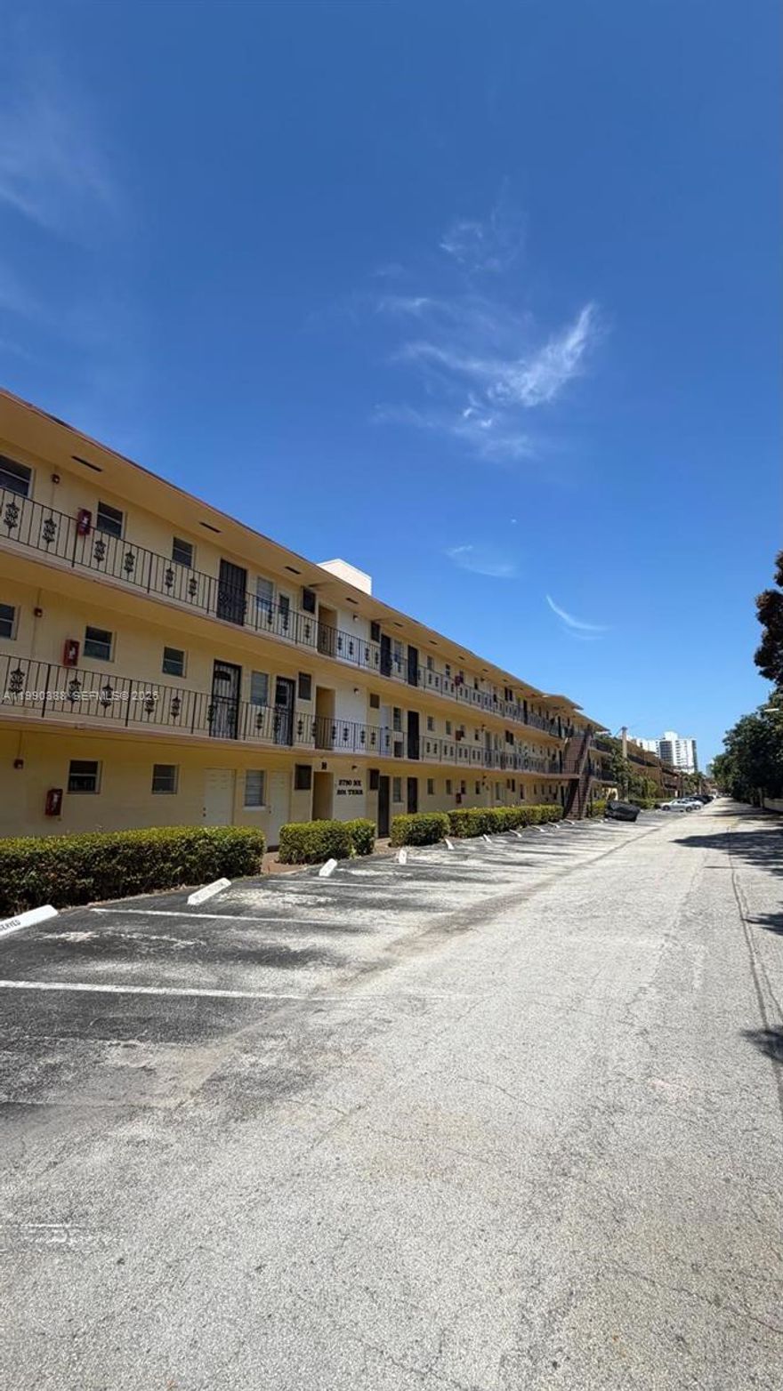 REMODELED UNIT!!! WALKING DISTANCE TO THE AVENTURA MALL, GROCERY SHOPPING, RESTAURANTS AND BARS. THIS UNIT IS CENTRALLY LOCATED IN THE CITY OF AVENTURA . THE COMPLEX OFFERS, SWIMMING POOL, GARDEN AREAS, CLUBHOUSE, POOL TABLE, MANAGEMENT ON SITE. 1 PARKING SPACE. NO PETS. WASHER AND DRYER ON SITE.