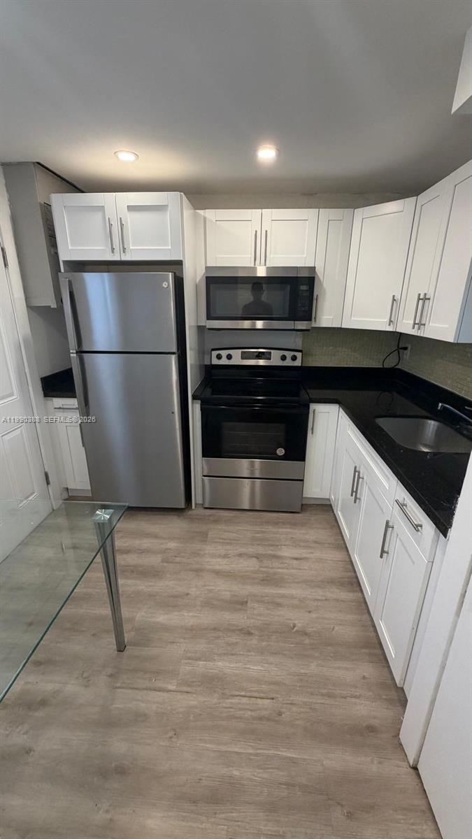 BISC LAKE GARDENS #2 BLDG - Residential Lease