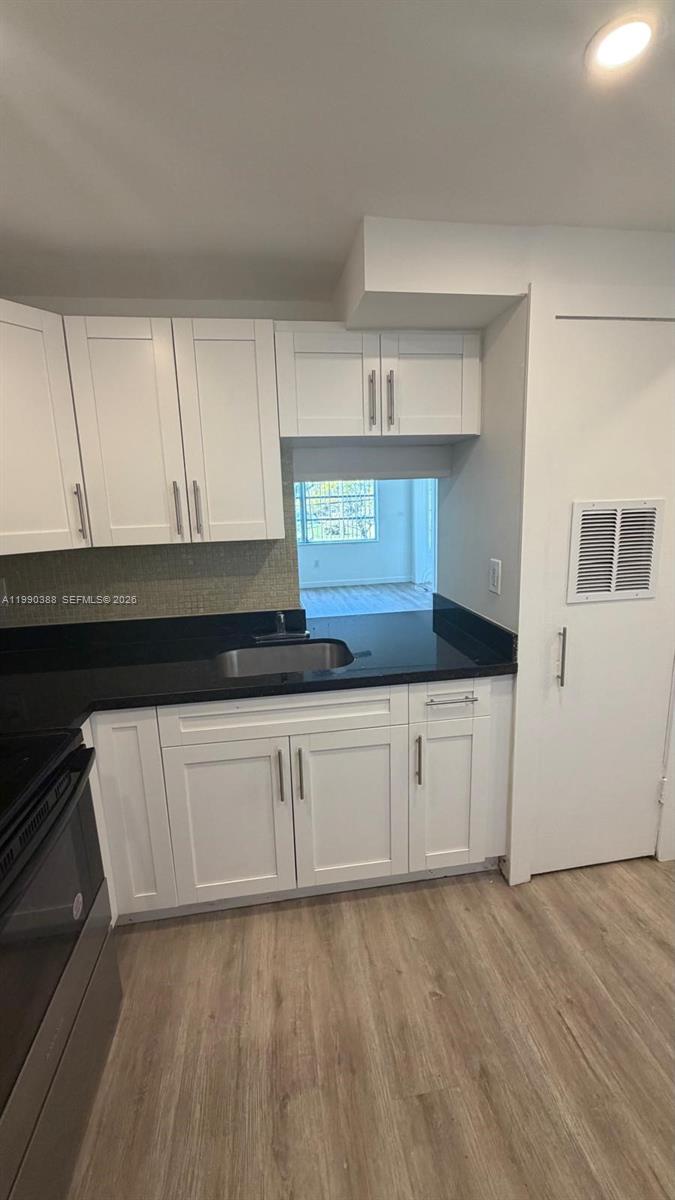 BISC LAKE GARDENS #2 BLDG - Residential Lease