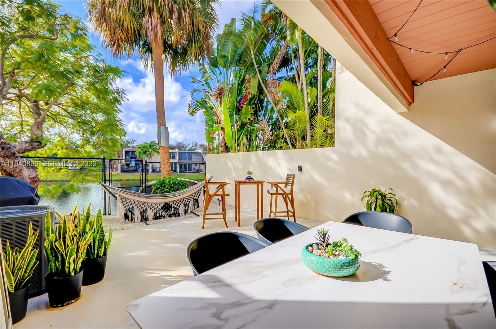 SUNSET PARK LAKE VILLAS SE - Residential