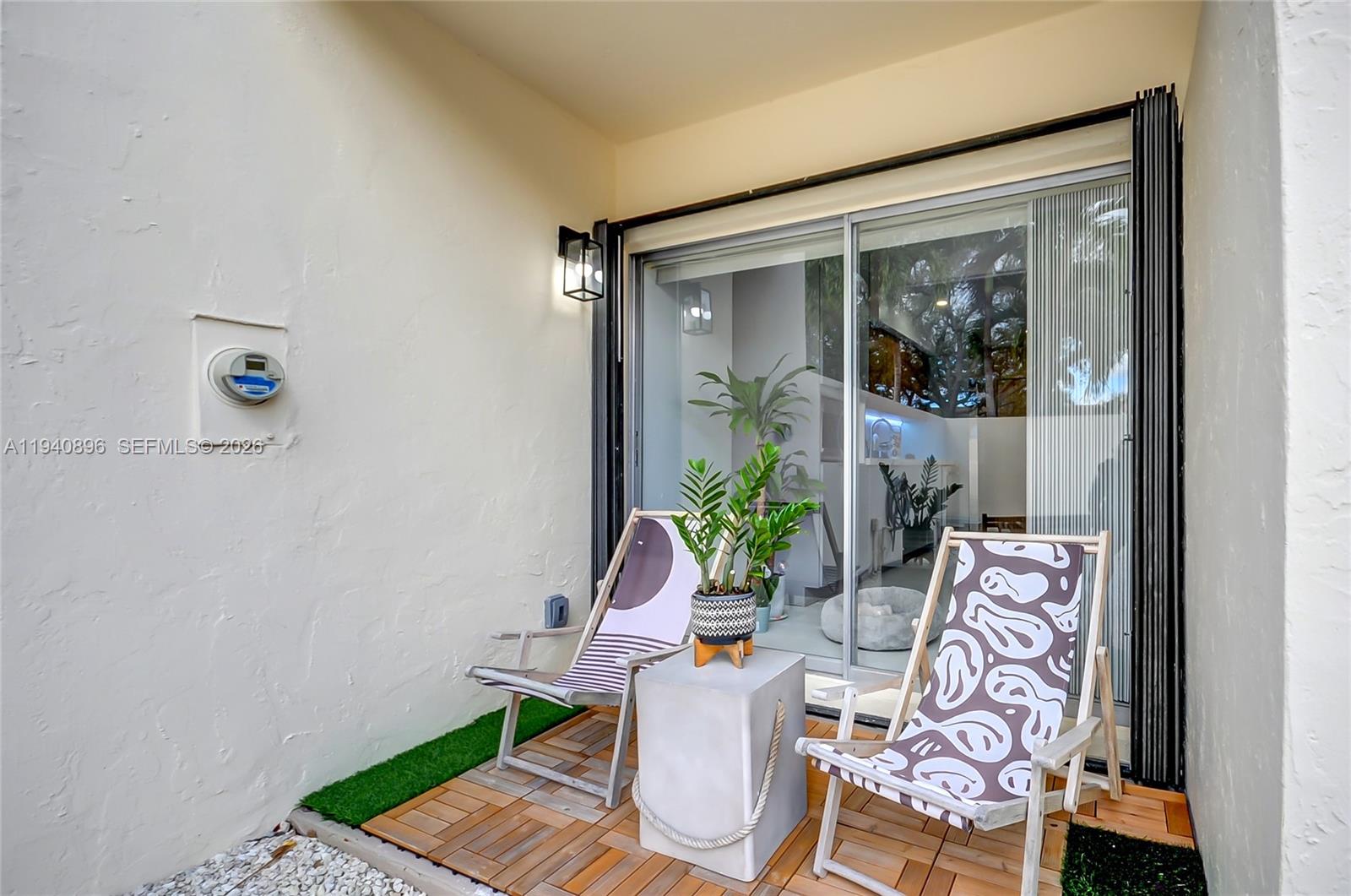 SUNSET PARK LAKE VILLAS SE - Residential