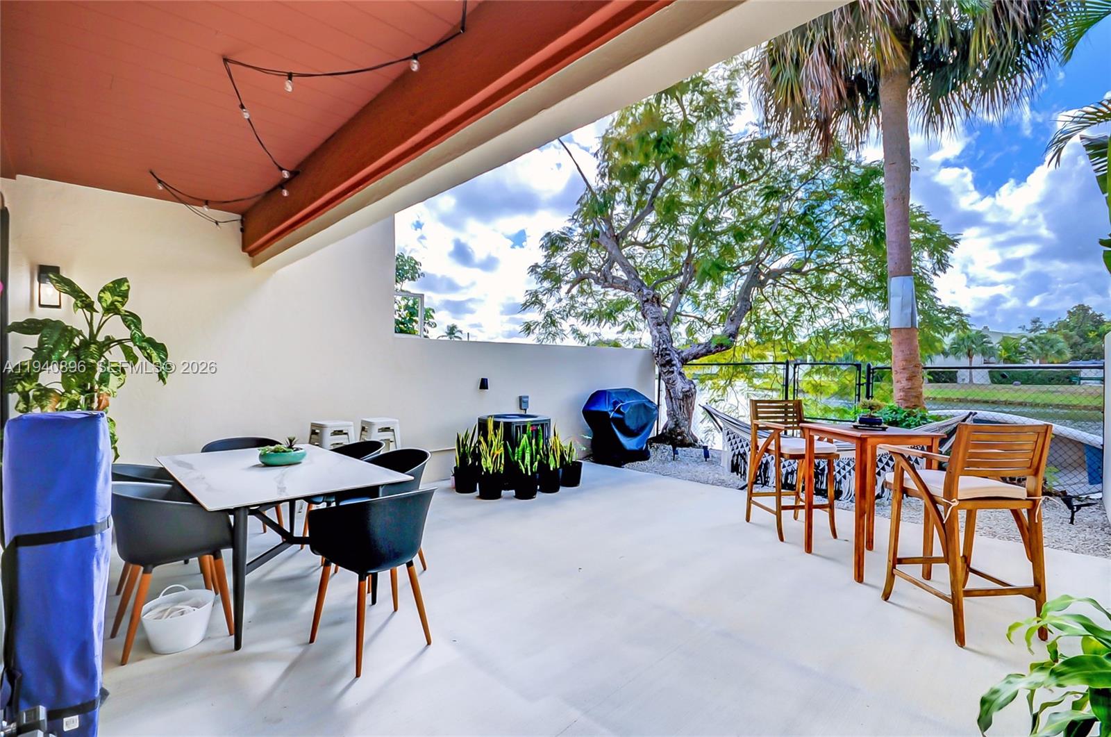 SUNSET PARK LAKE VILLAS SE - Residential