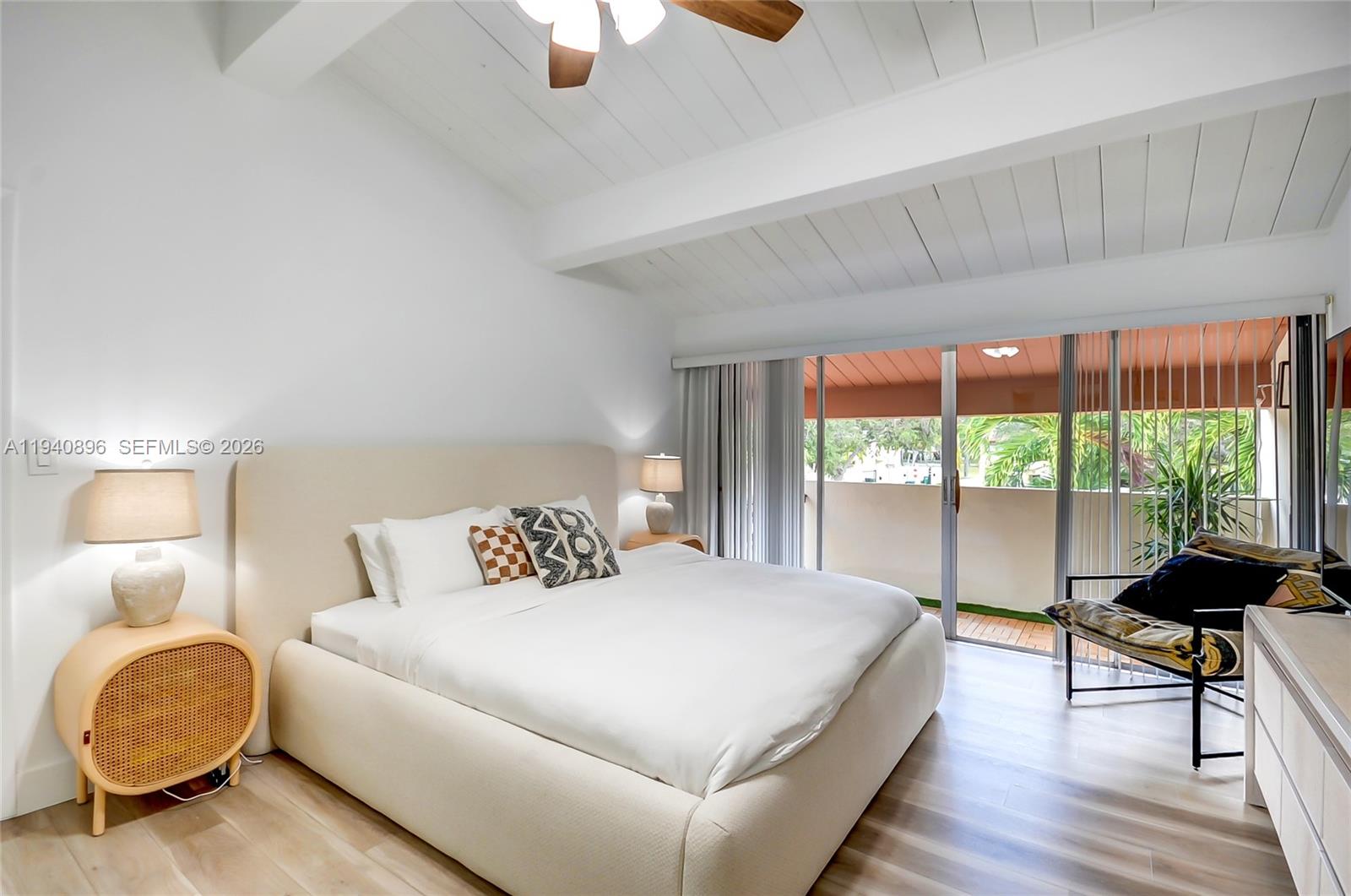 SUNSET PARK LAKE VILLAS SE - Residential