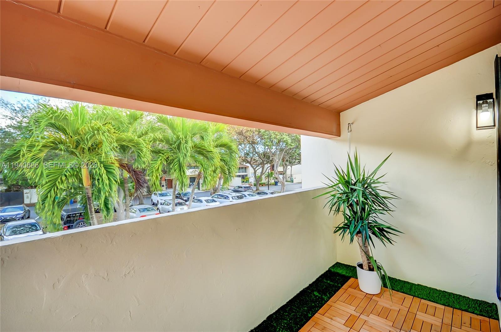 SUNSET PARK LAKE VILLAS SE - Residential