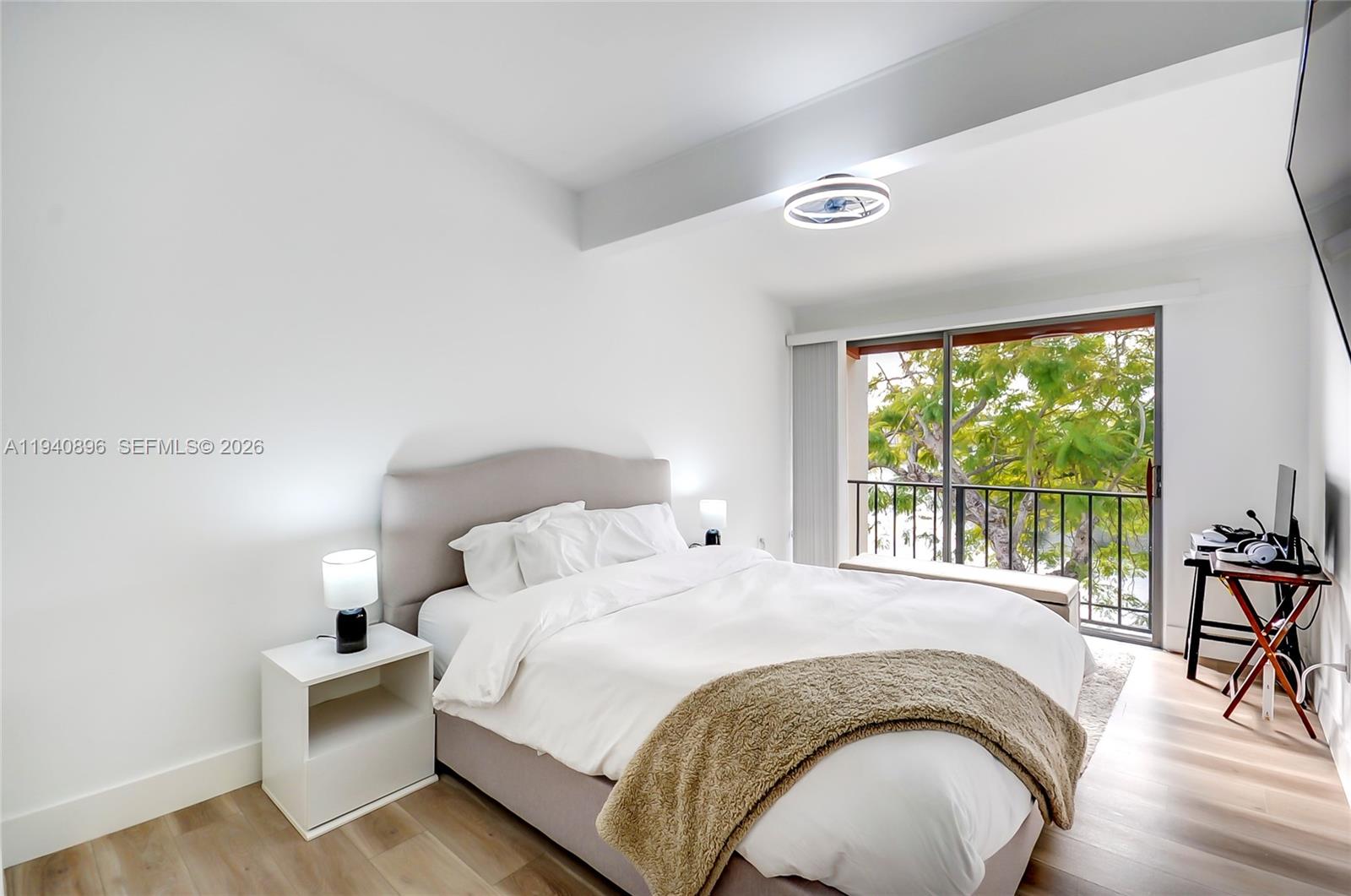 SUNSET PARK LAKE VILLAS SE - Residential