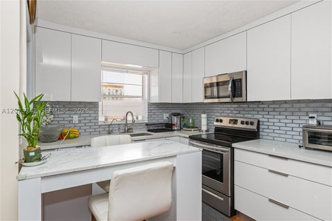 Photo of 5300 Washington St #E209, Hollywood, FL 33021 (MLS # A12073742)