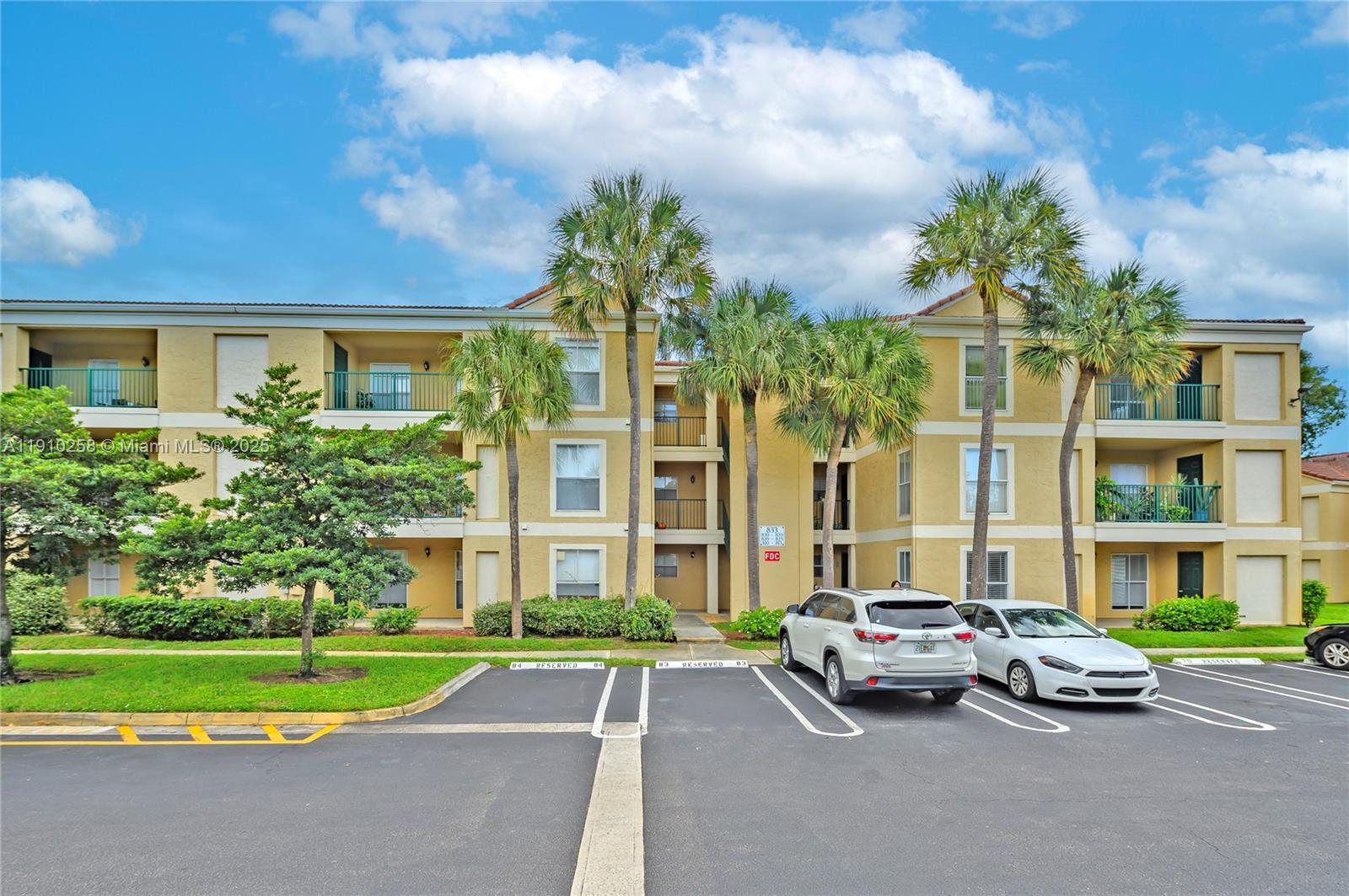 SAVANNAH AT RIVERSIDE COND - Residential Lease
