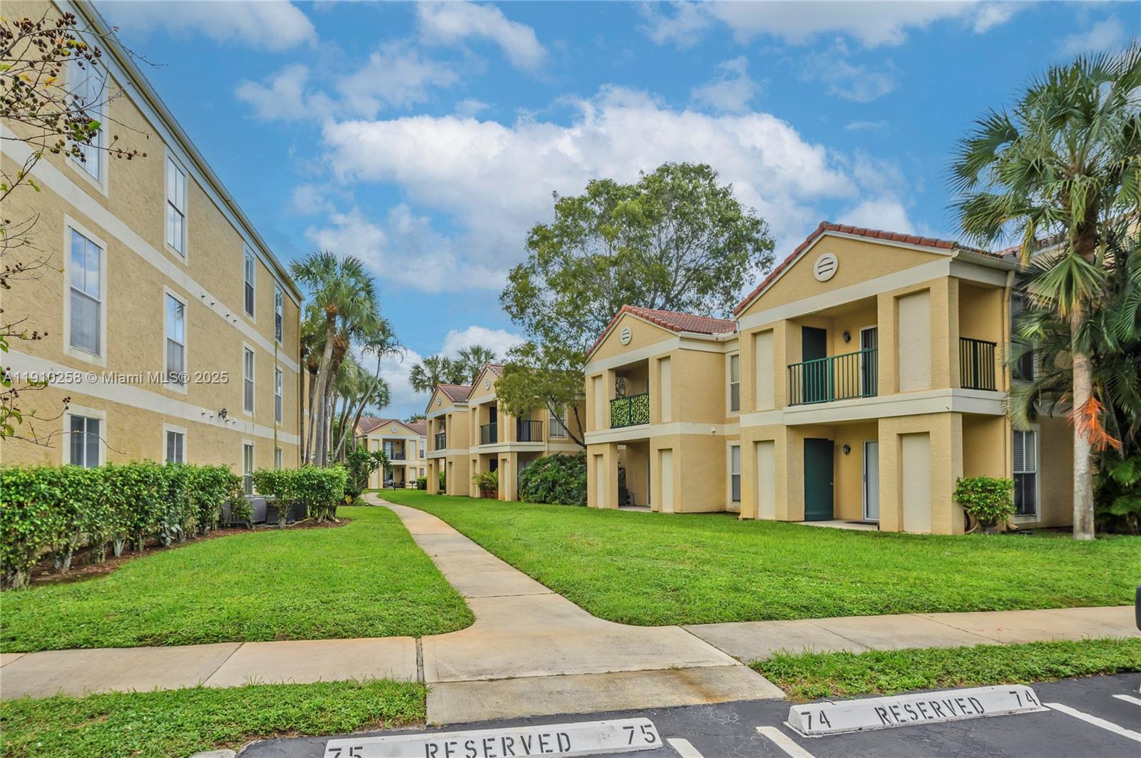 SAVANNAH AT RIVERSIDE COND - Residential Lease