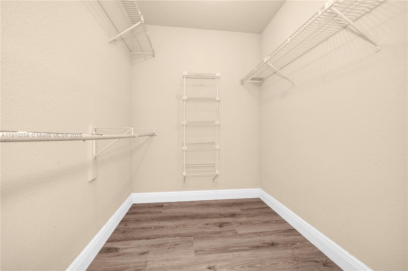 SAVANNAH AT RIVERSIDE COND - Residential Lease