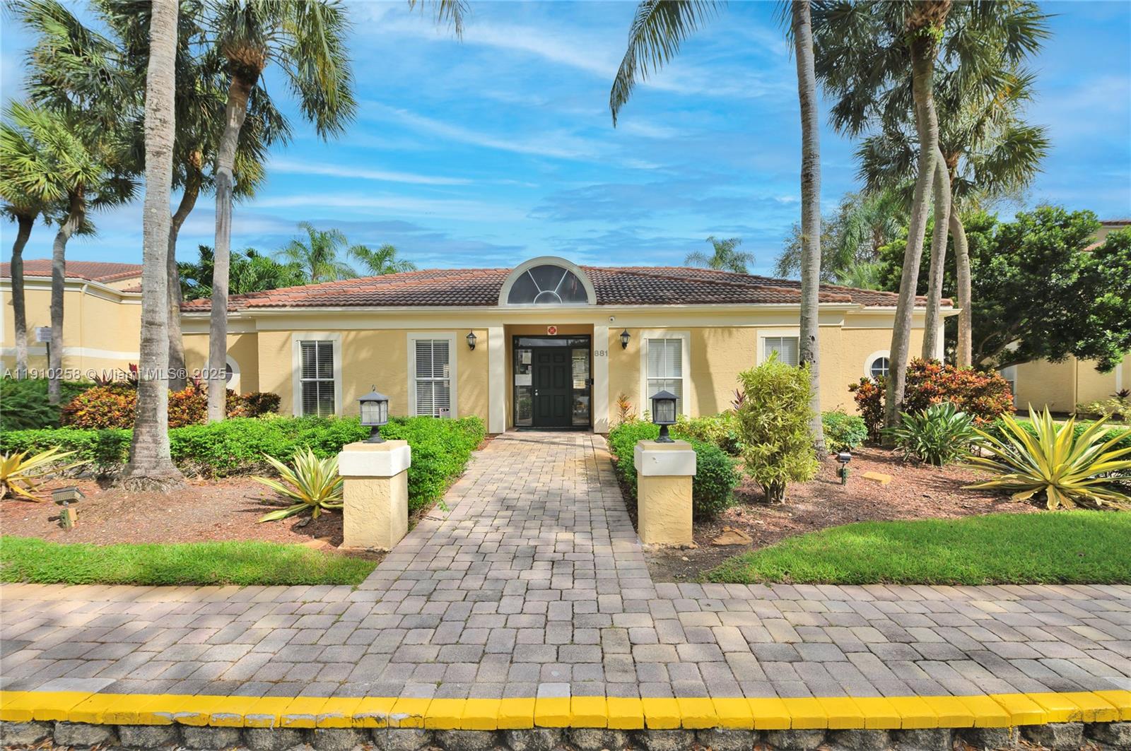 SAVANNAH AT RIVERSIDE COND - Residential Lease