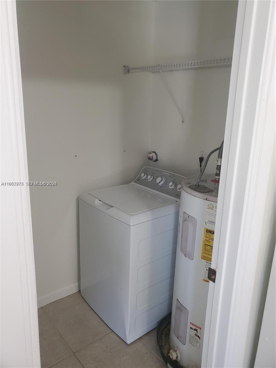 COMMONWEALTH ESTATES - Residential Lease