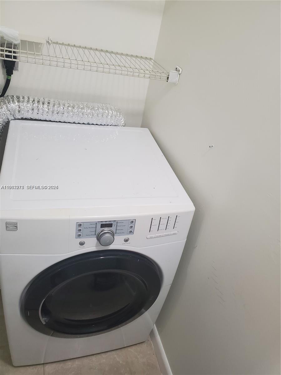 COMMONWEALTH ESTATES - Residential Lease