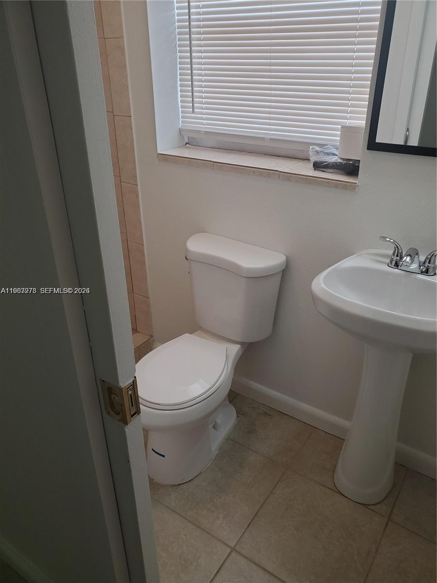 COMMONWEALTH ESTATES - Residential Lease