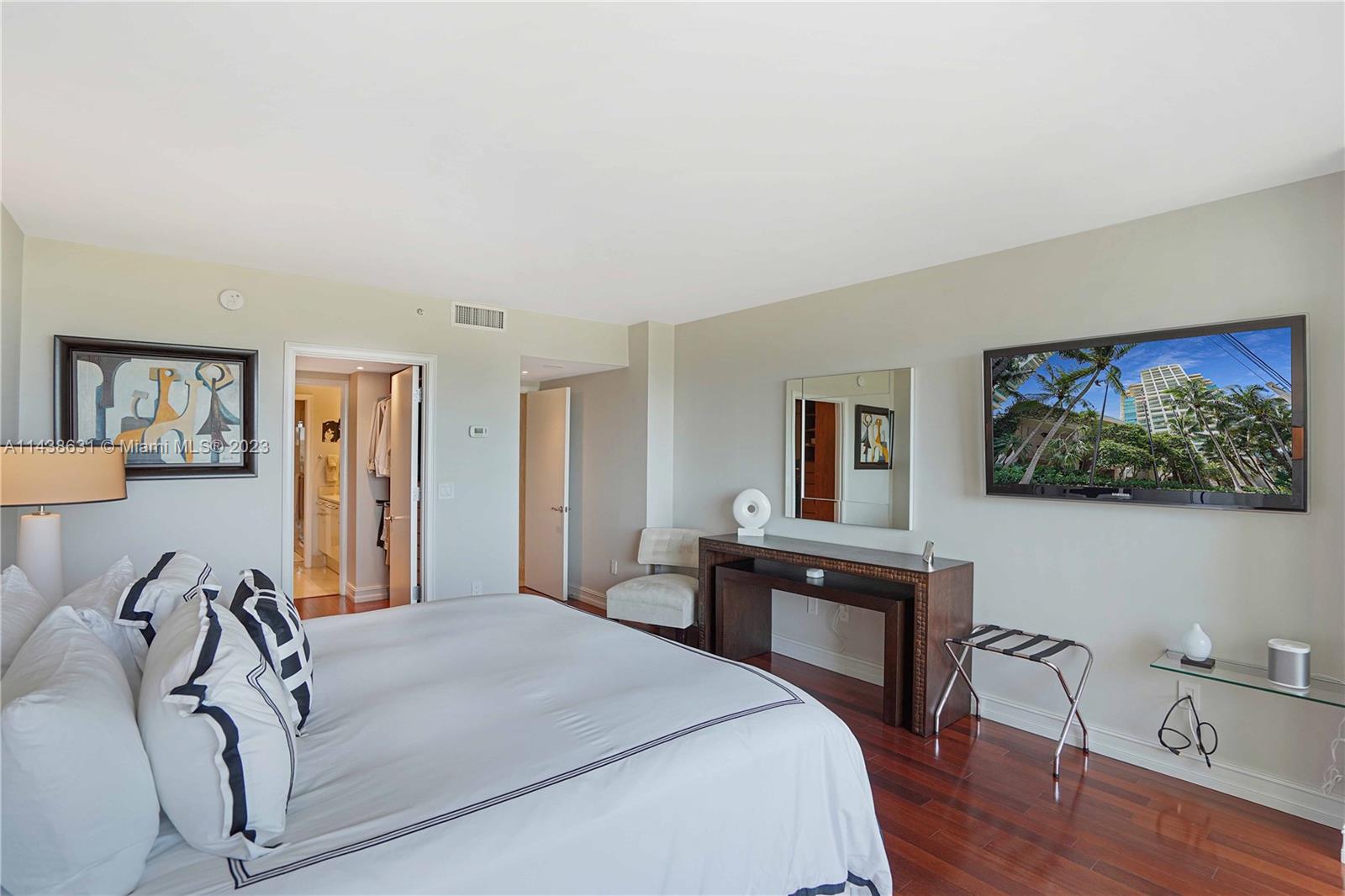 THE EXECUTIVE RESIDENCES - Residential