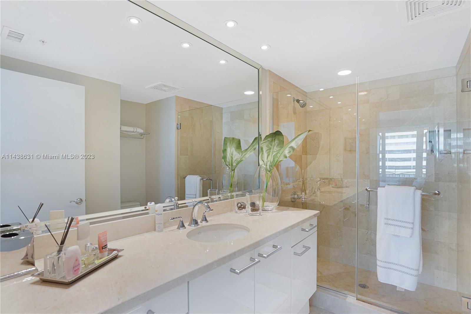 THE EXECUTIVE RESIDENCES - Residential