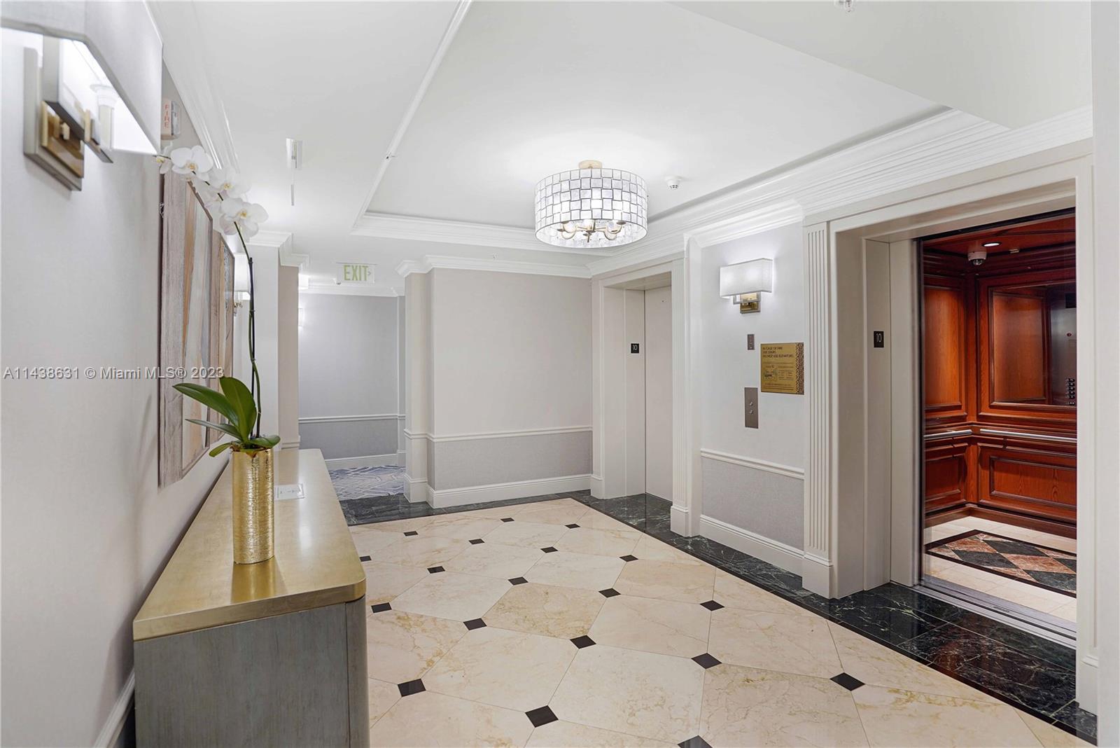 THE EXECUTIVE RESIDENCES - Residential