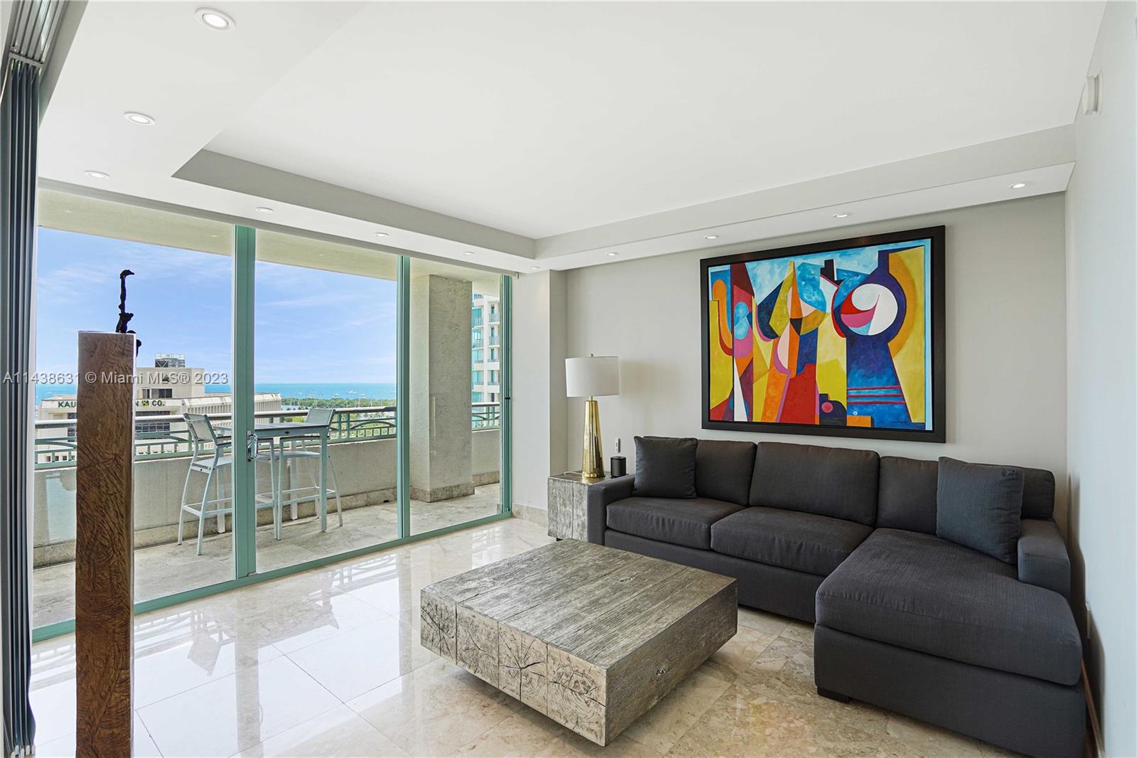 THE EXECUTIVE RESIDENCES - Residential