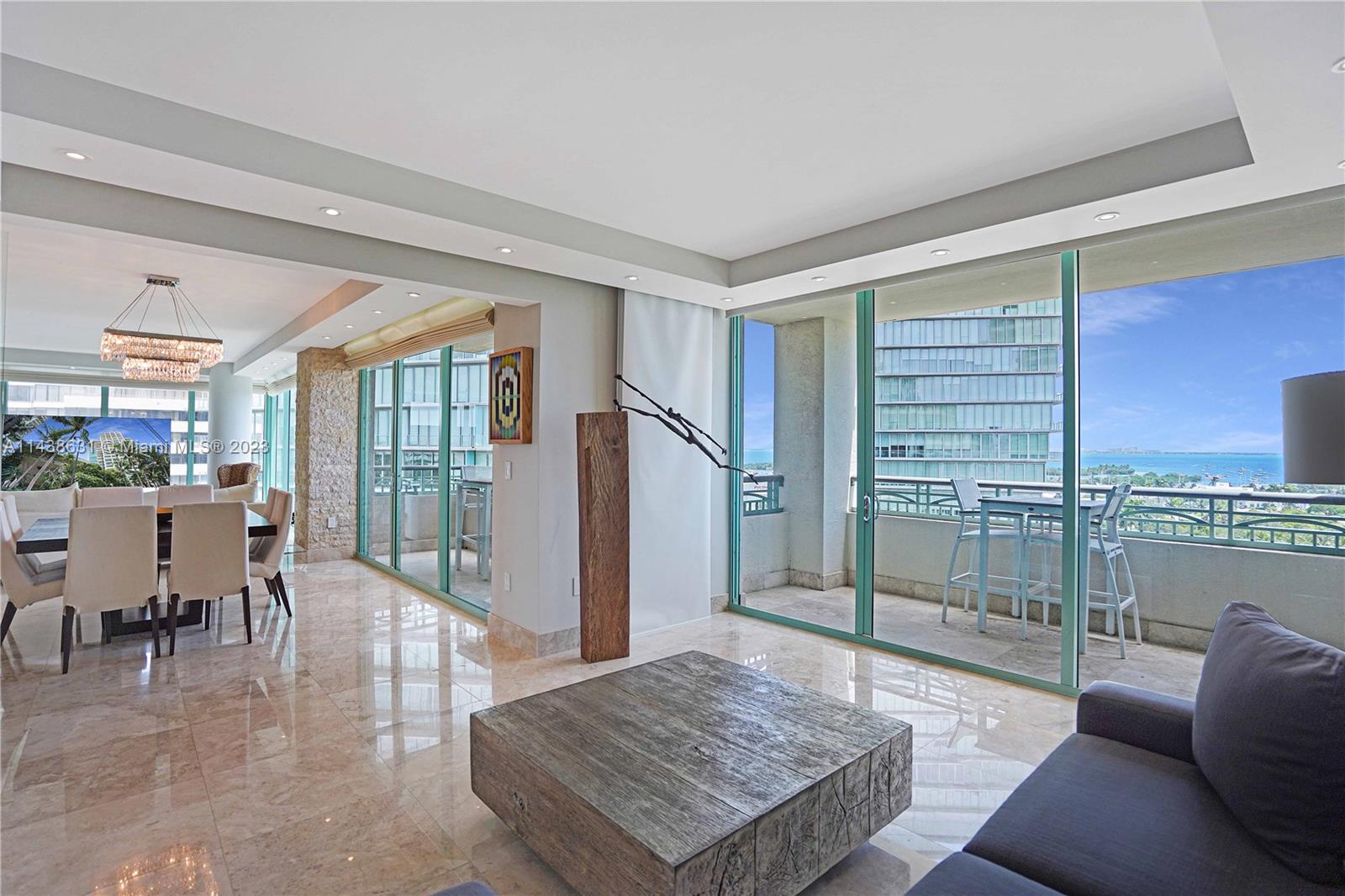 THE EXECUTIVE RESIDENCES - Residential