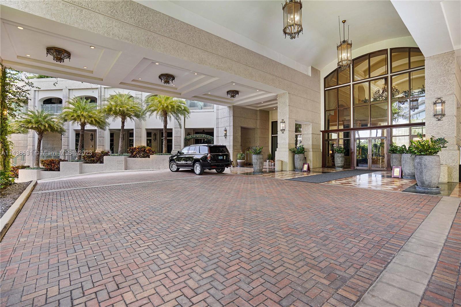 THE EXECUTIVE RESIDENCES - Residential