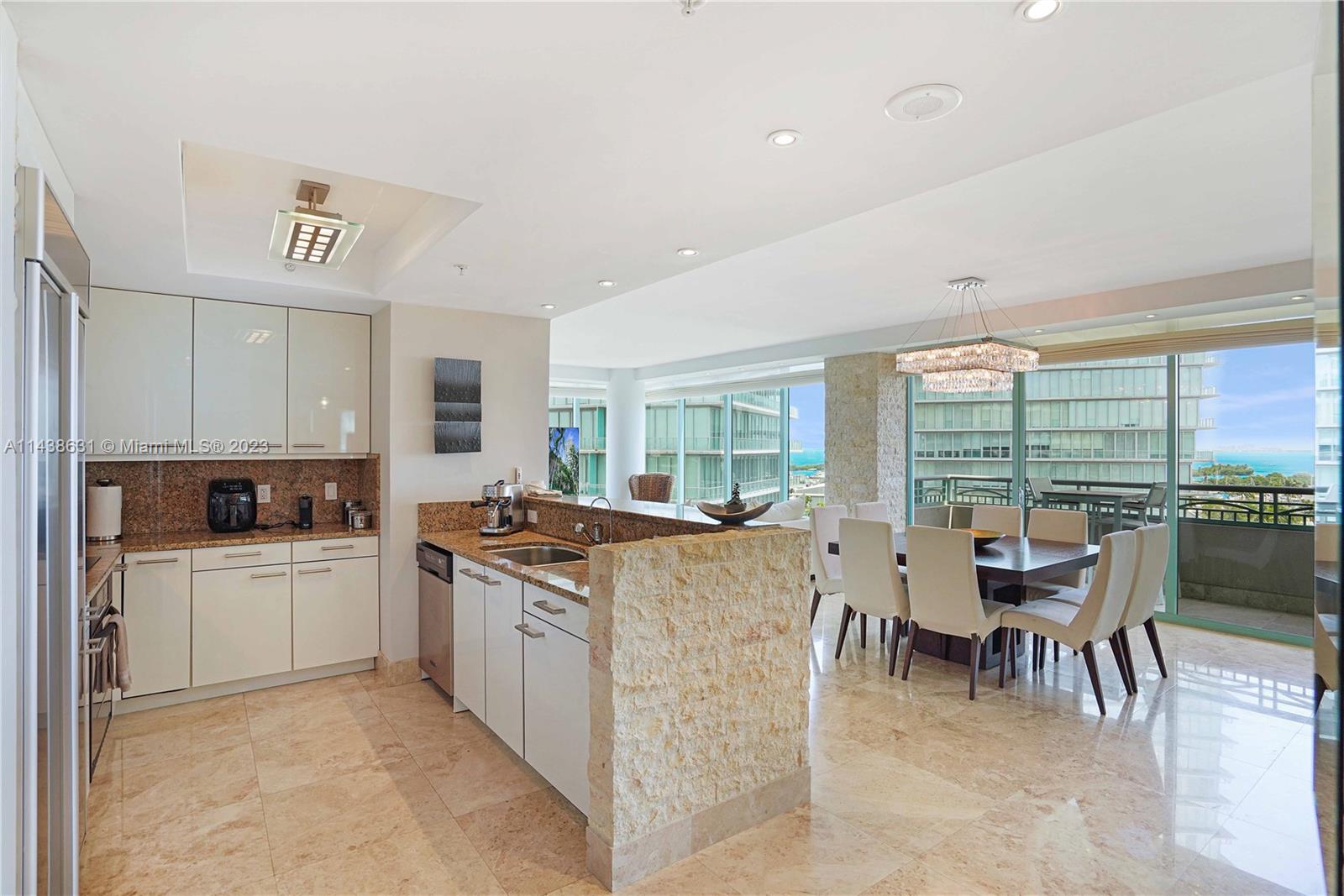 THE EXECUTIVE RESIDENCES - Residential