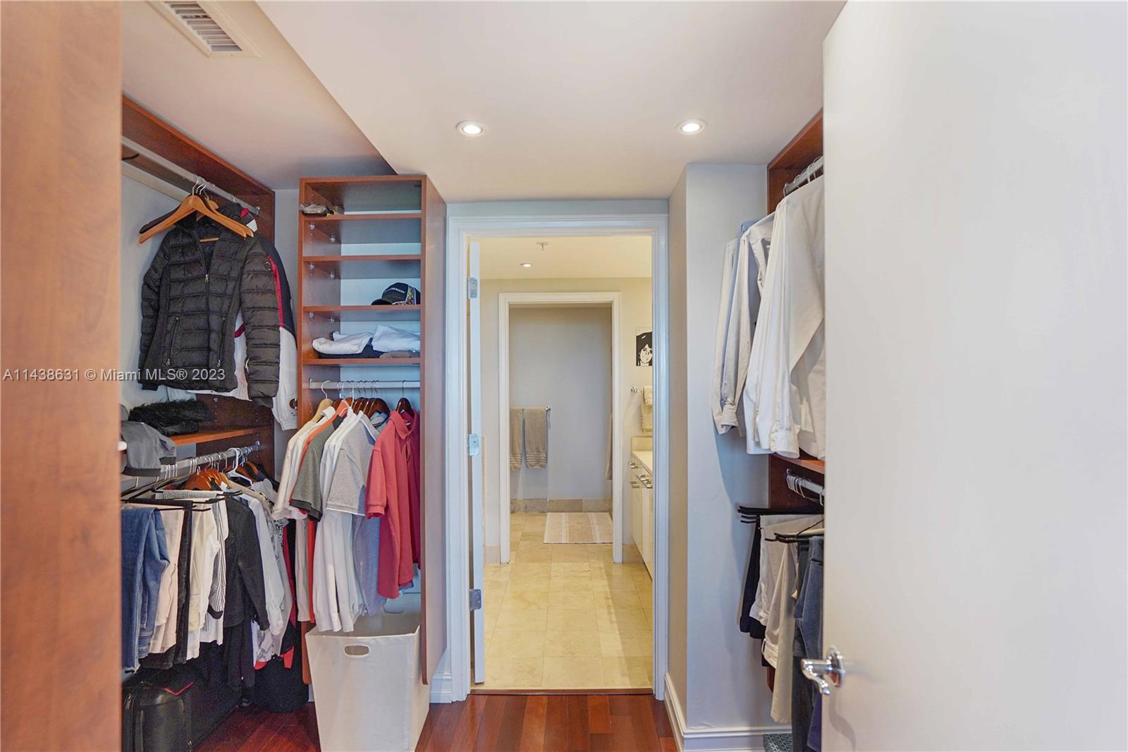 THE EXECUTIVE RESIDENCES - Residential