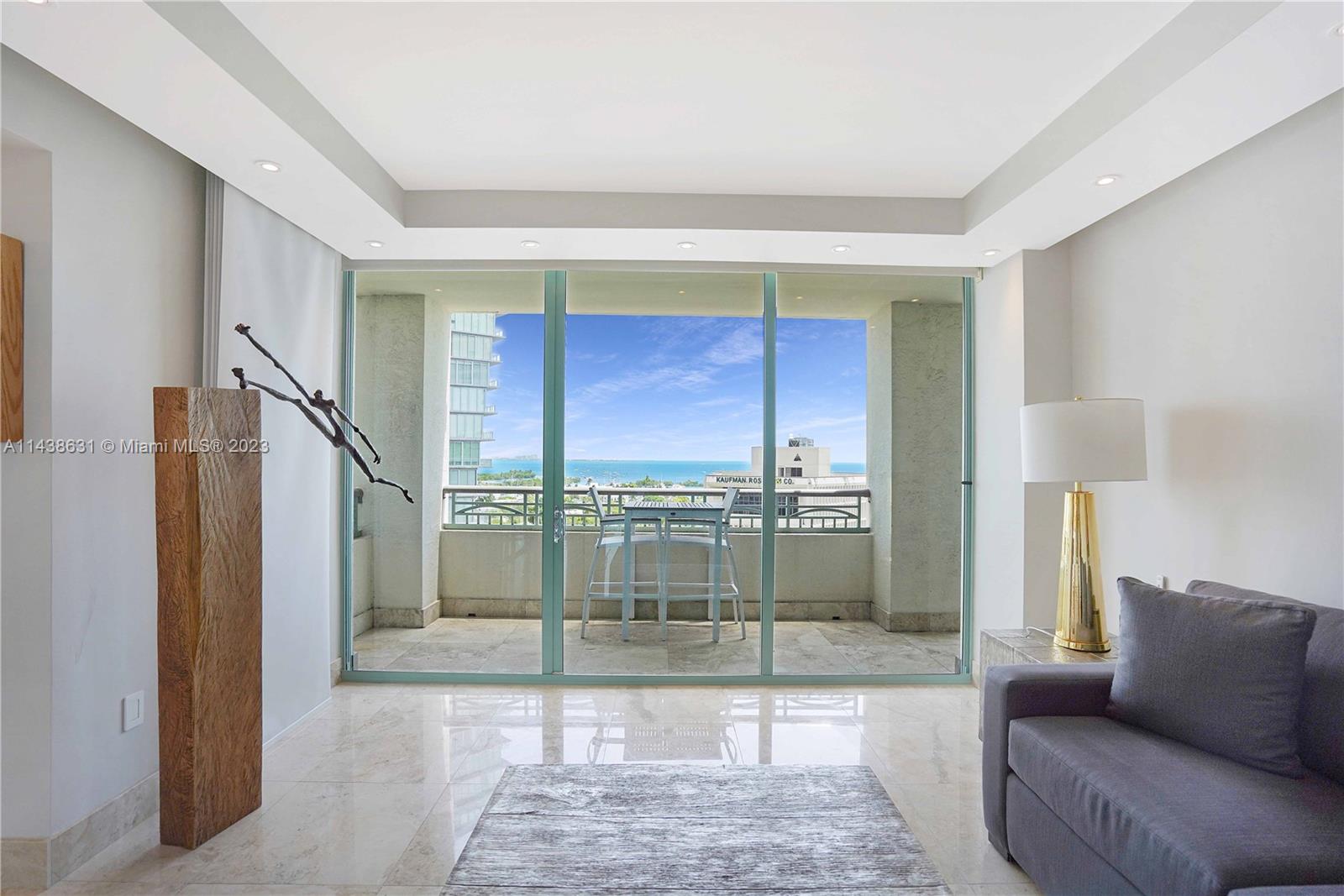 THE EXECUTIVE RESIDENCES - Residential