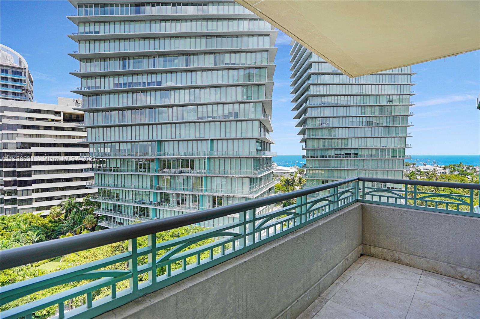 THE EXECUTIVE RESIDENCES - Residential