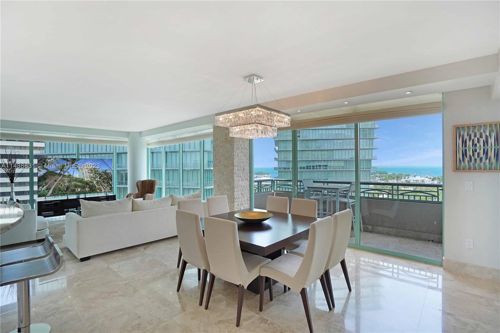 THE EXECUTIVE RESIDENCES - Residential