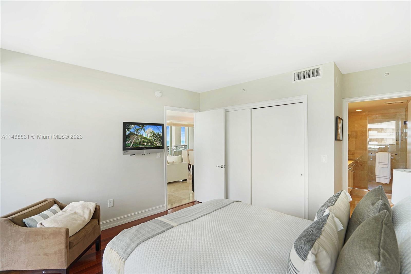 THE EXECUTIVE RESIDENCES - Residential