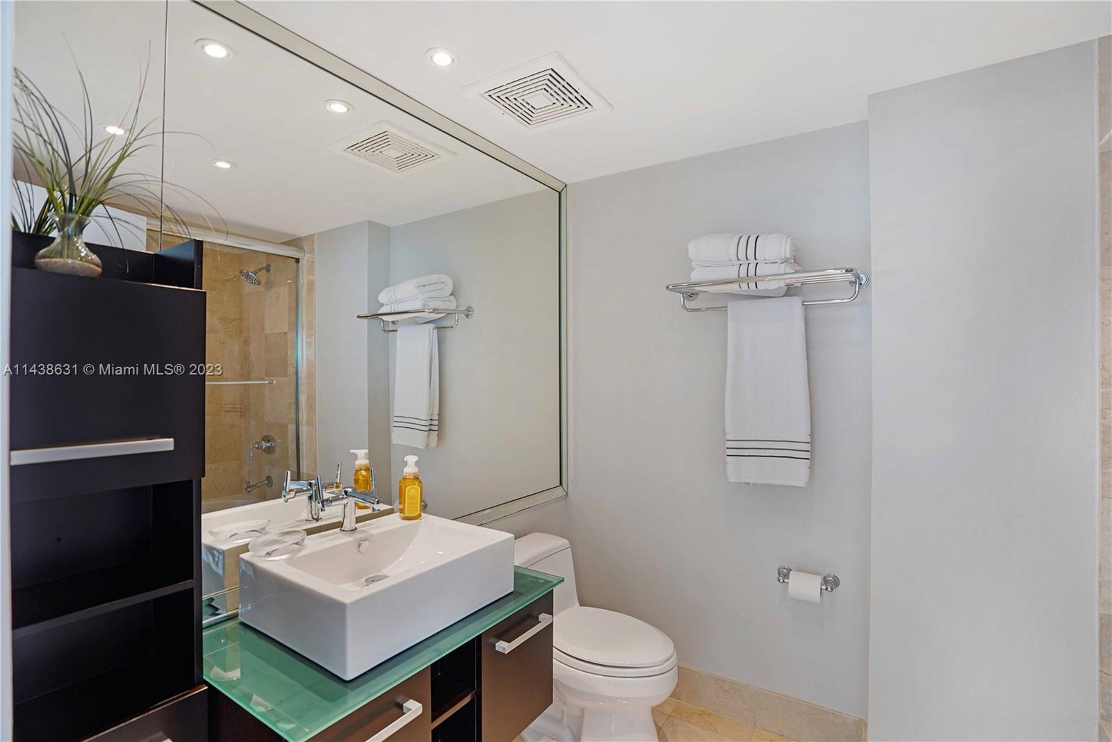 THE EXECUTIVE RESIDENCES - Residential