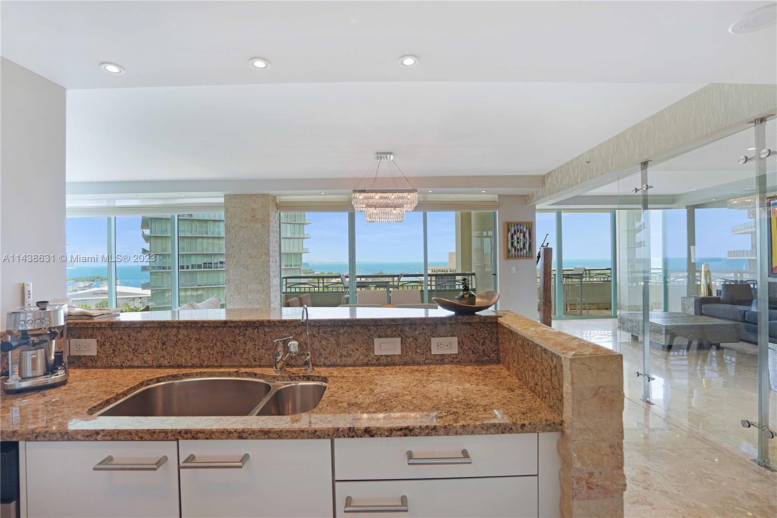 THE EXECUTIVE RESIDENCES - Residential