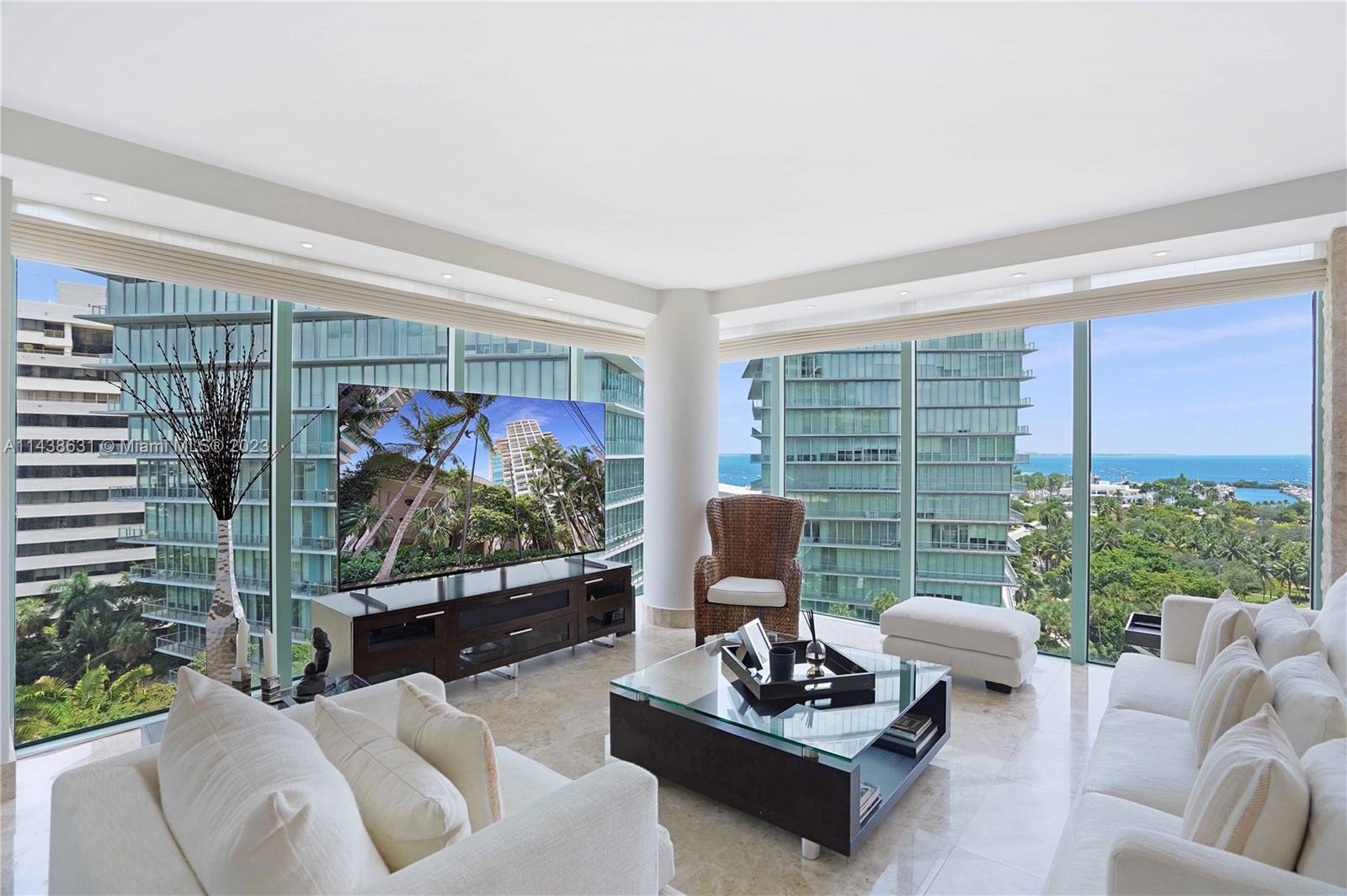 THE EXECUTIVE RESIDENCES - Residential