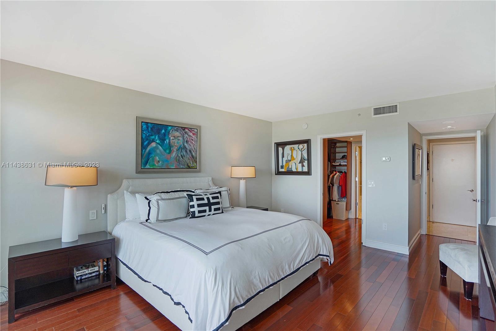 THE EXECUTIVE RESIDENCES - Residential