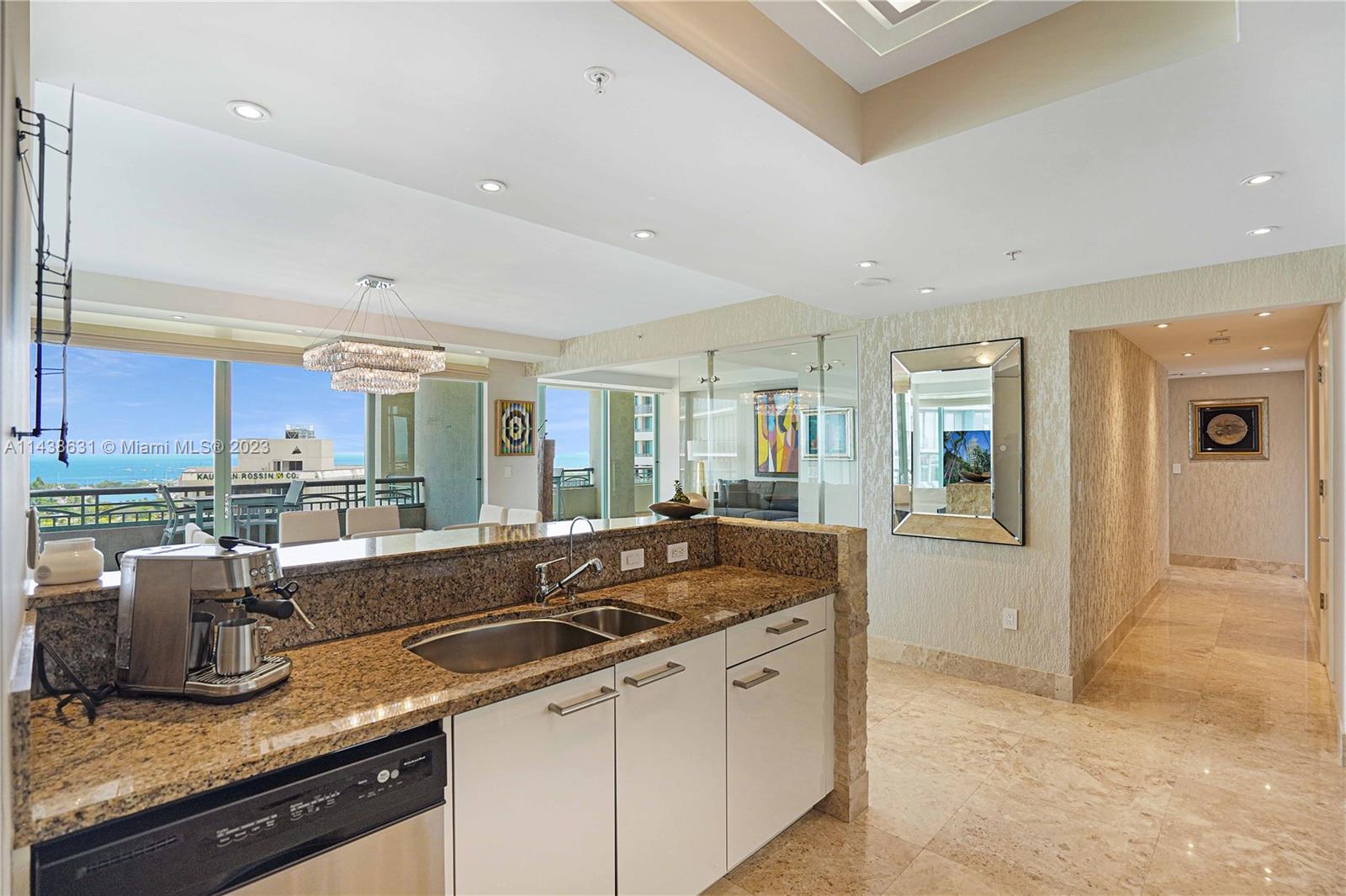 THE EXECUTIVE RESIDENCES - Residential