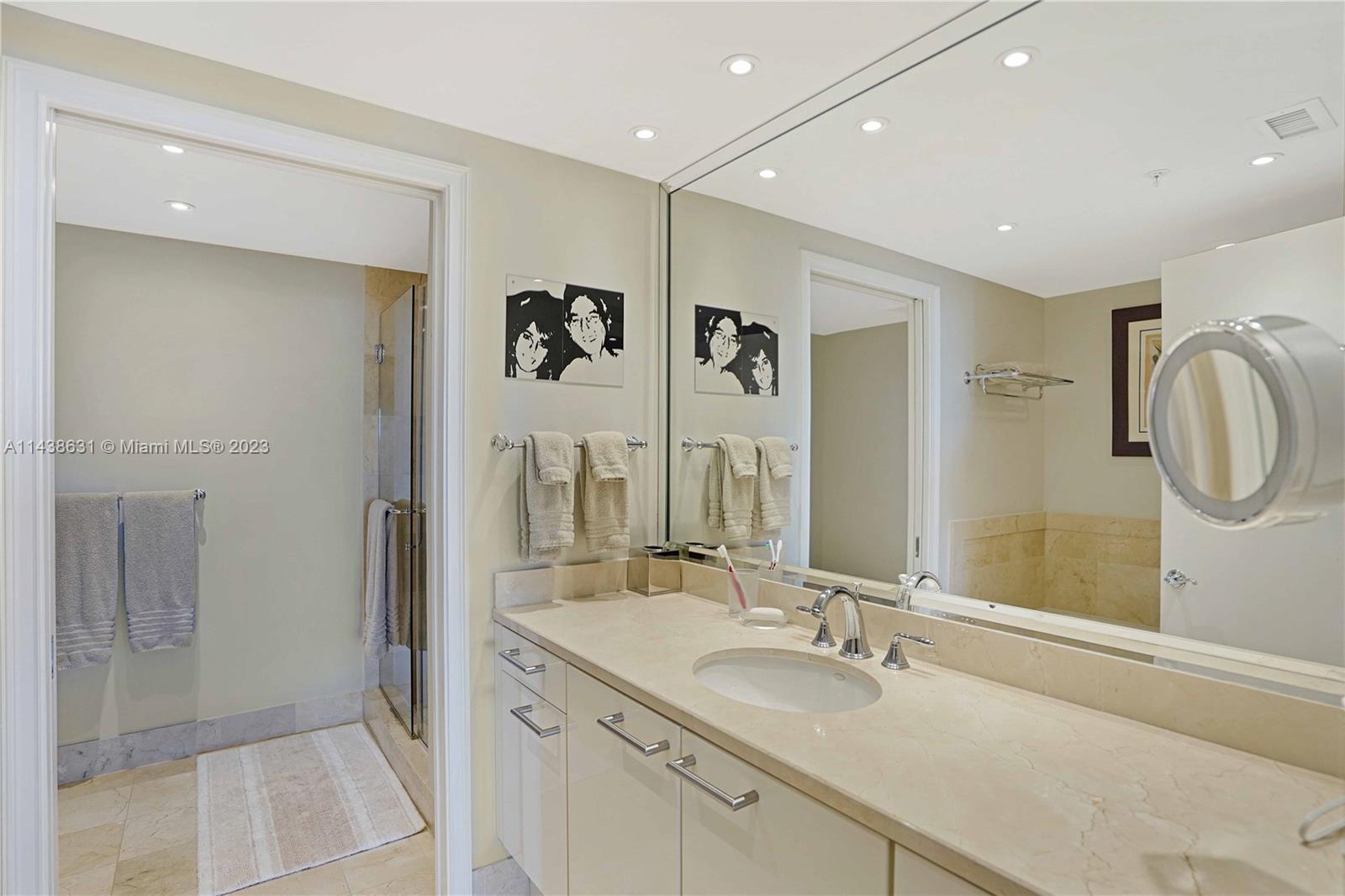 THE EXECUTIVE RESIDENCES - Residential