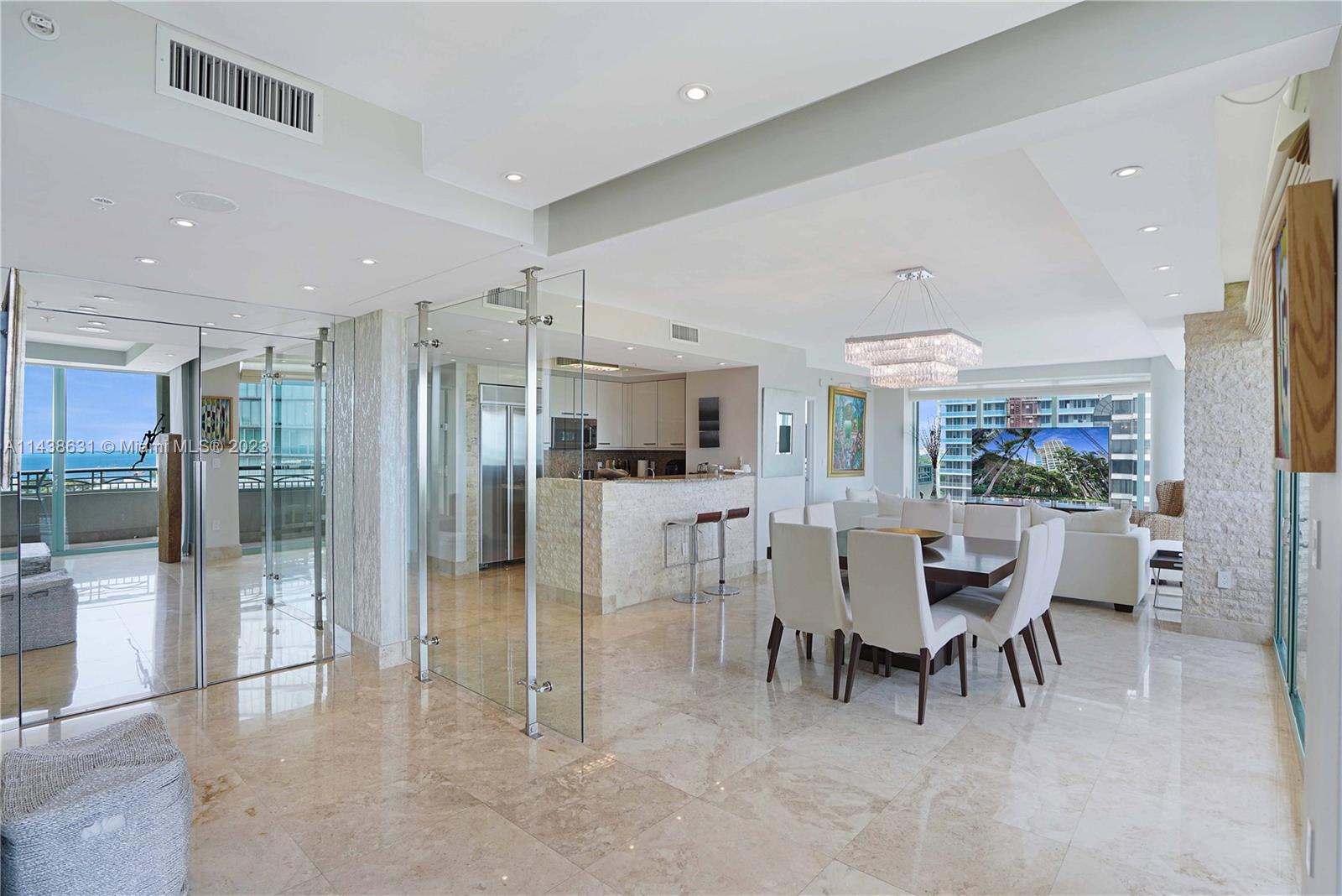 THE EXECUTIVE RESIDENCES - Residential