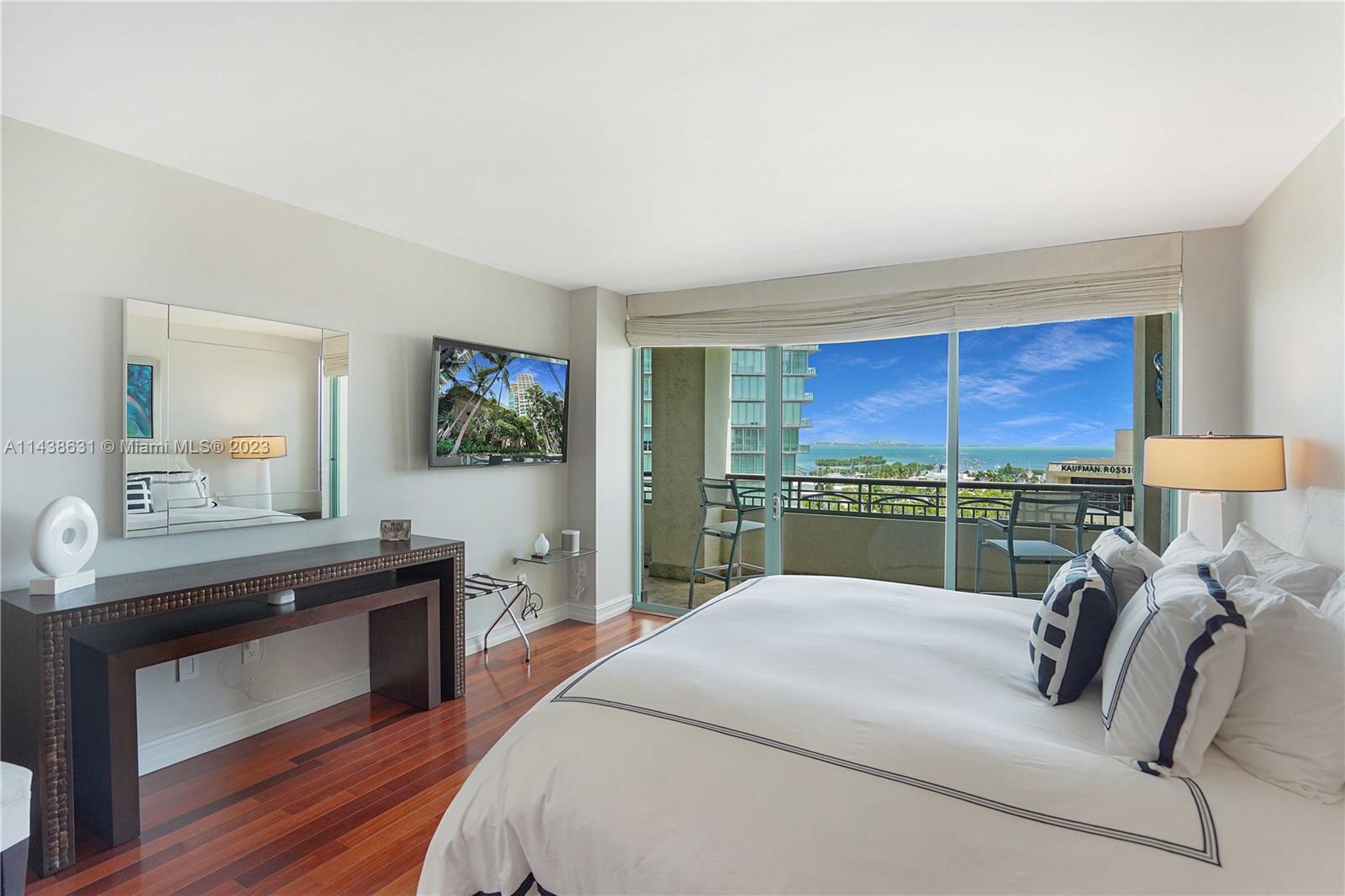 THE EXECUTIVE RESIDENCES - Residential