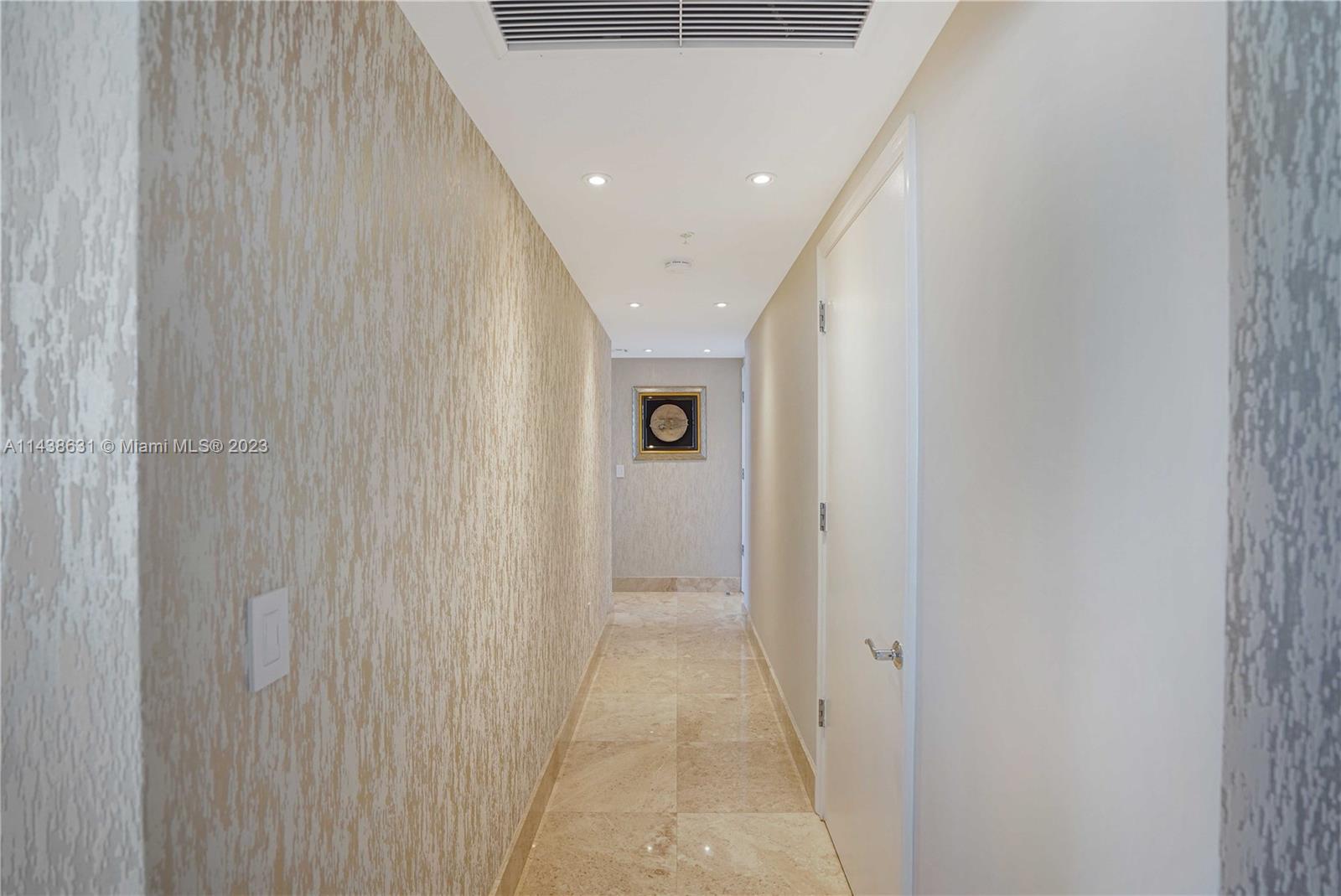 THE EXECUTIVE RESIDENCES - Residential