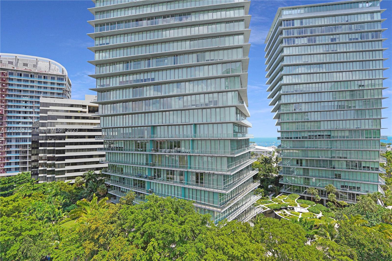 THE EXECUTIVE RESIDENCES - Residential