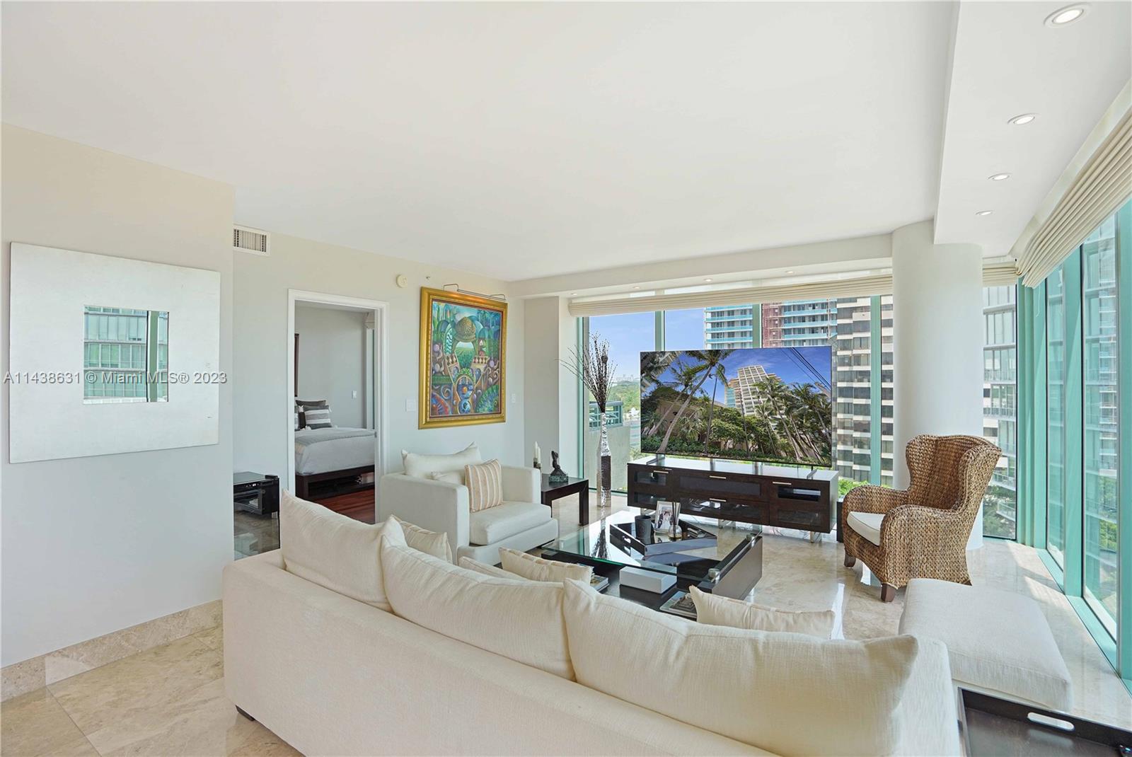 THE EXECUTIVE RESIDENCES - Residential