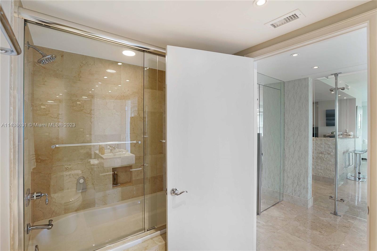 THE EXECUTIVE RESIDENCES - Residential