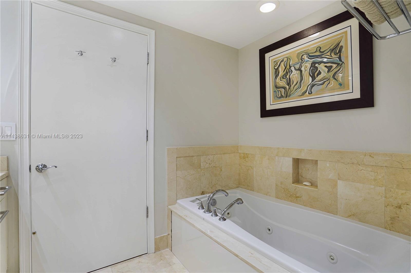 THE EXECUTIVE RESIDENCES - Residential