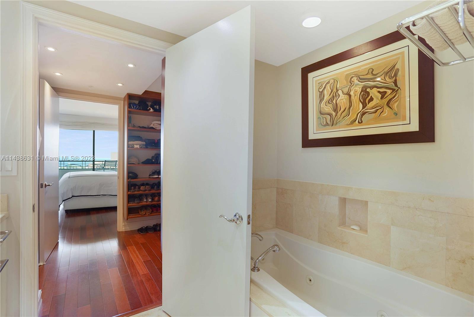 THE EXECUTIVE RESIDENCES - Residential