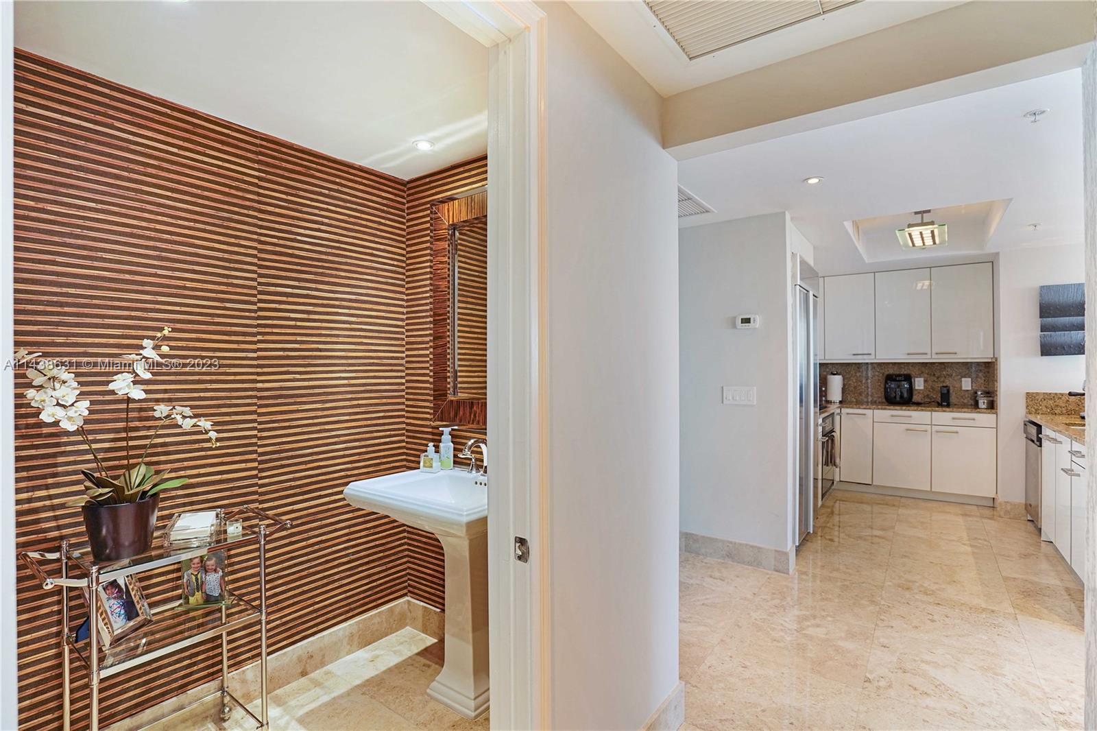 THE EXECUTIVE RESIDENCES - Residential